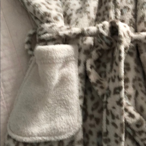 Cozy Robe 🥰 - Picture 3 of 4